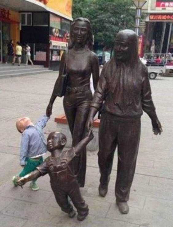images/gallery/sightgags/1Real3Sculptures.jpg