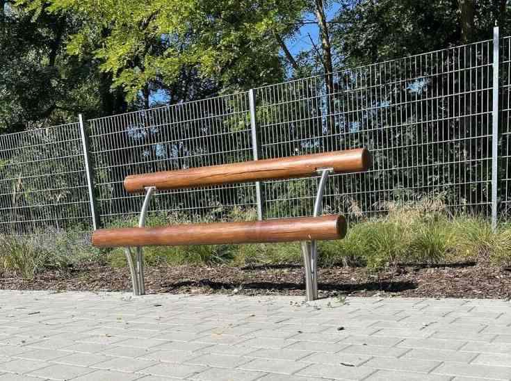 images/gallery/sightgags/2PoleBench.jpg