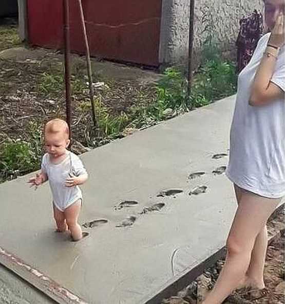 images/gallery/sightgags/BabyInCement.jpg
