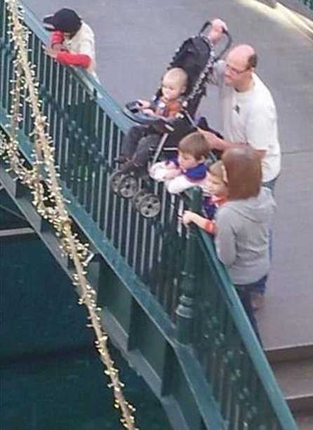 images/gallery/sightgags/BadParenting05.jpg