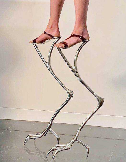 images/gallery/sightgags/BirdHeels.jpg
