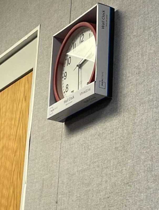 images/gallery/sightgags/BoxedClock.jpg