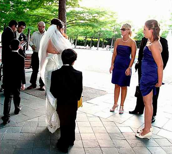 images/gallery/sightgags/BridesmaidAdjustment.jpg