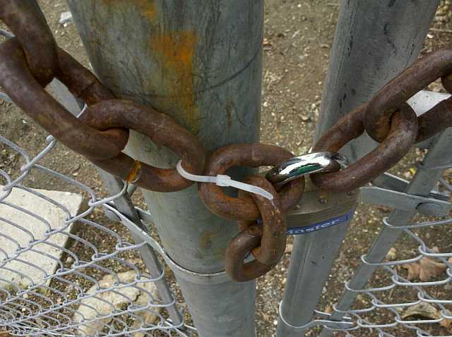images/gallery/sightgags/CableTiePadlock.jpg
