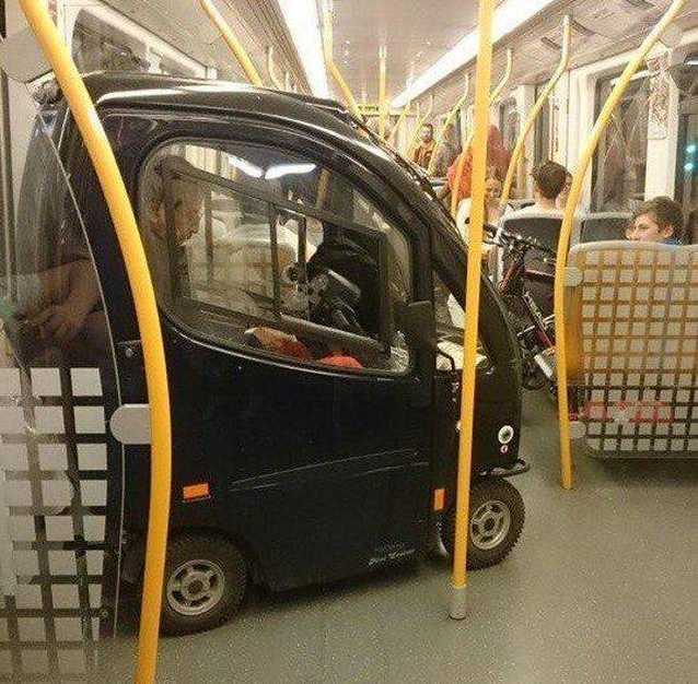 images/gallery/sightgags/CarOnBus.jpg