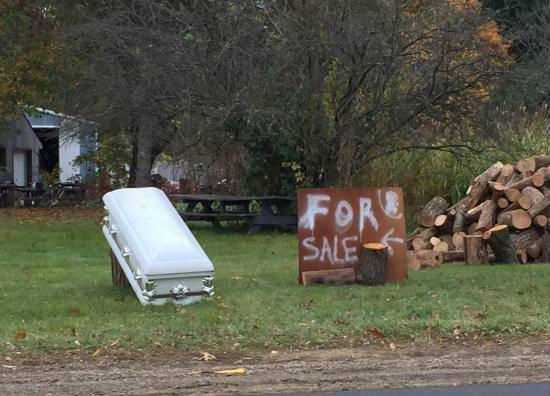 images/gallery/sightgags/CasketForSale.jpg