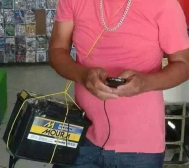 images/gallery/sightgags/CellPhoneBattery.jpg