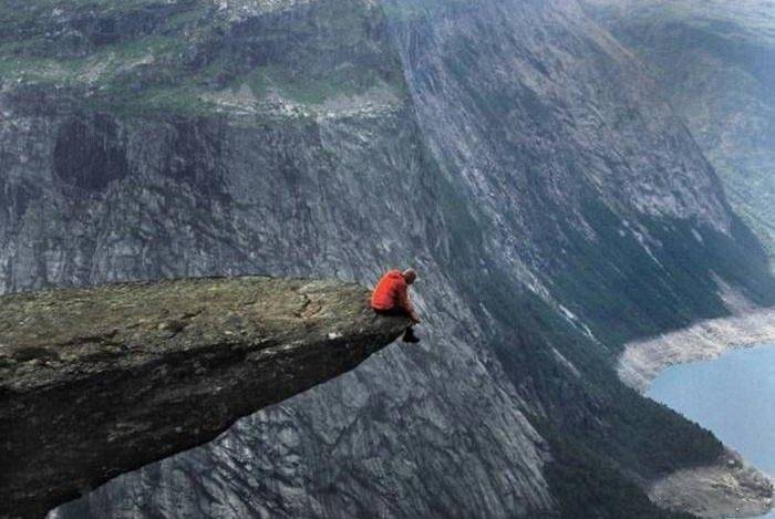 images/gallery/sightgags/CliffSitting.jpg