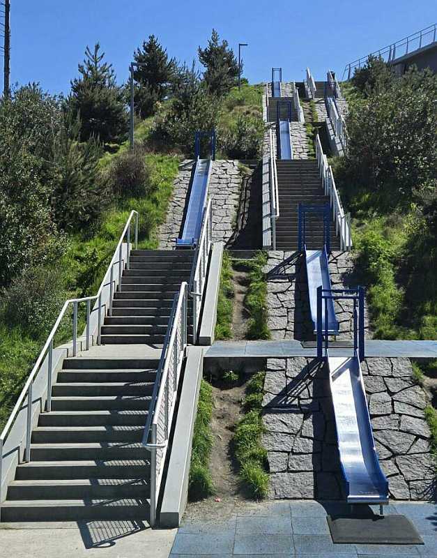 images/gallery/sightgags/ClimbOrSlide.jpg