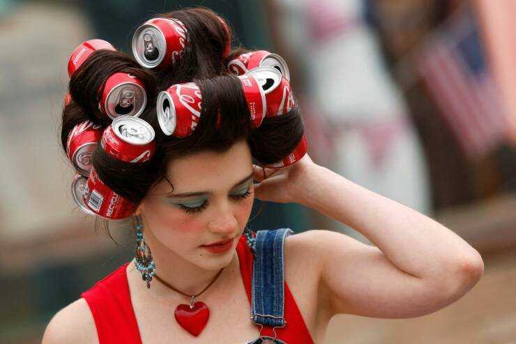 images/gallery/sightgags/CokeCurlers.jpg