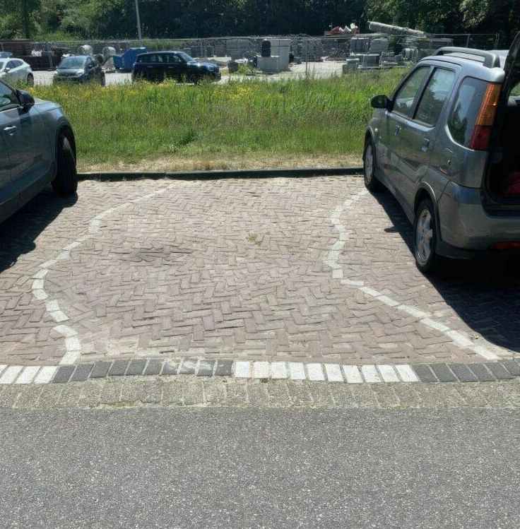 images/gallery/sightgags/CrookedParking.jpg