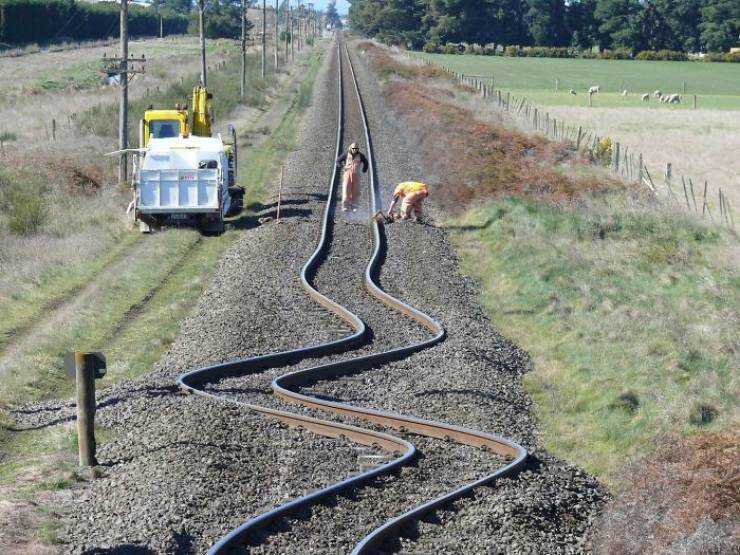 images/gallery/sightgags/CrookedTracks.jpg