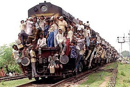 images/gallery/sightgags/CrowdedTrain2.jpg