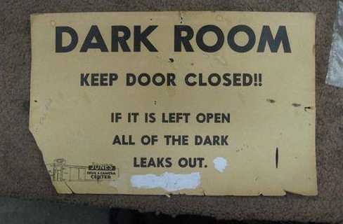 images/gallery/sightgags/DarkLeaksOut.jpg