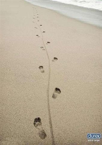 images/gallery/sightgags/DurexBeachFootprints.jpg
