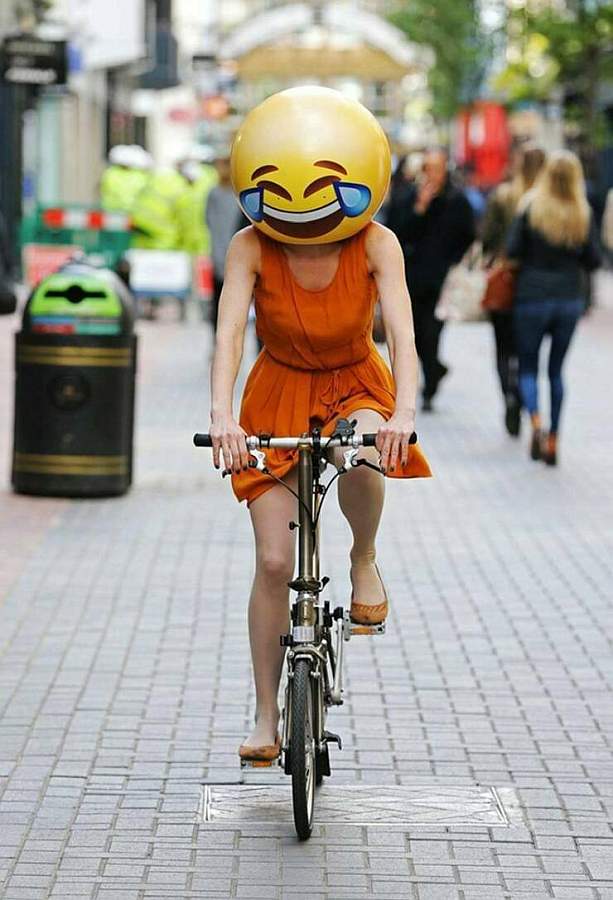 images/gallery/sightgags/EmojiHead.jpg