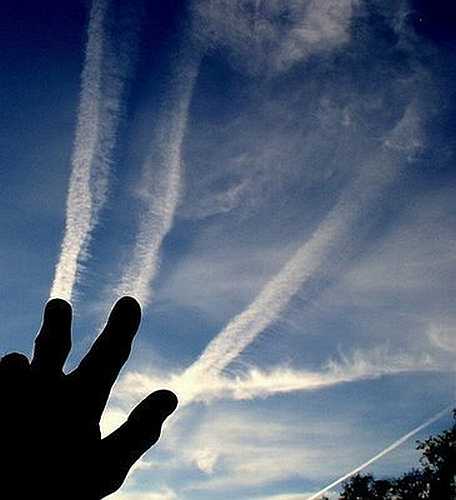images/gallery/sightgags/FingerContrails.jpg