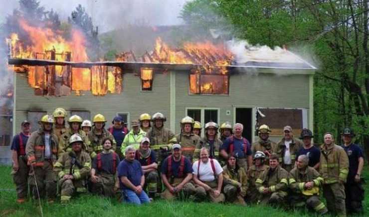 images/gallery/sightgags/FiremenGroupPhoto.jpg