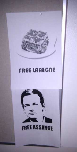 images/gallery/sightgags/FreeLasagnaAssange.jpg