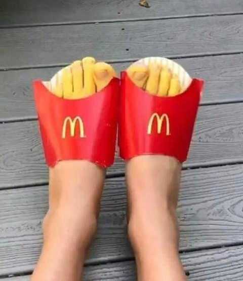 images/gallery/sightgags/FrySandals.jpg