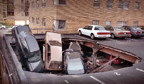 images/gallery/sightgags/GarageCollapse.jpg