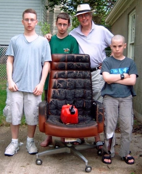images/gallery/sightgags/GasCanChairPortrait.jpg