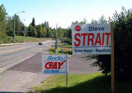 images/gallery/sightgags/GayStraitSigns.jpg