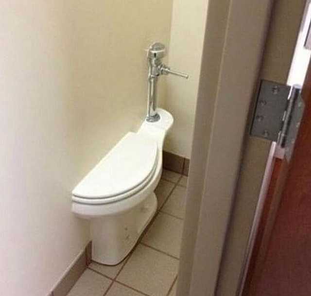 images/gallery/sightgags/HalfBath.jpg