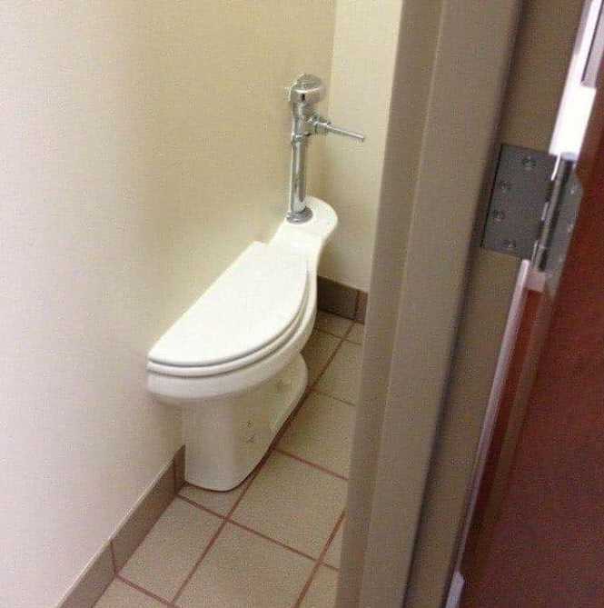 images/gallery/sightgags/HalfToilet.jpg