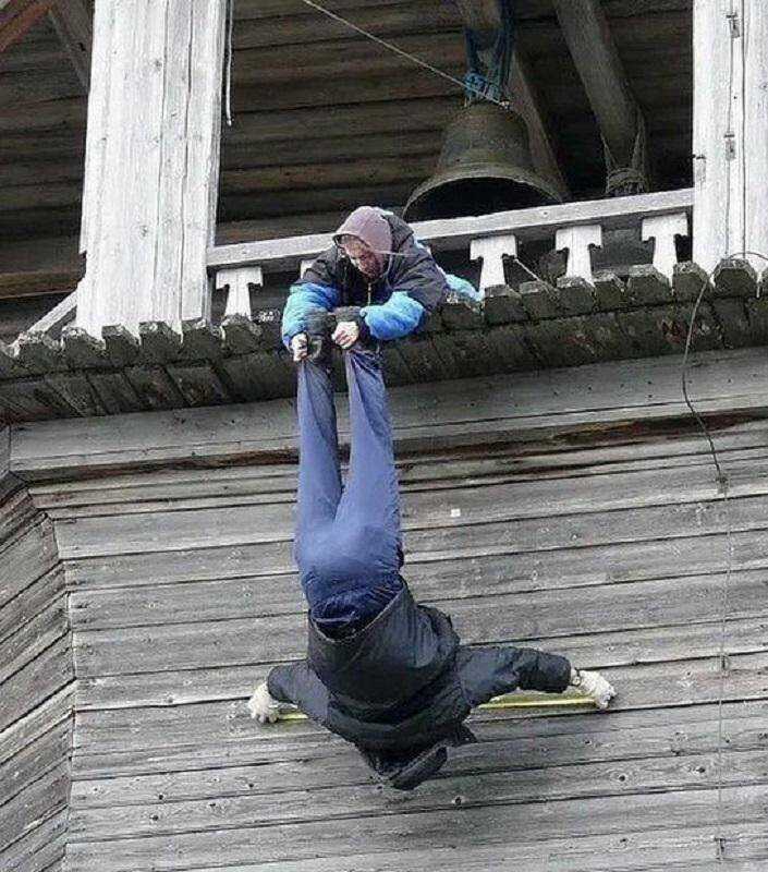 images/gallery/sightgags/HangOnGranny.jpg