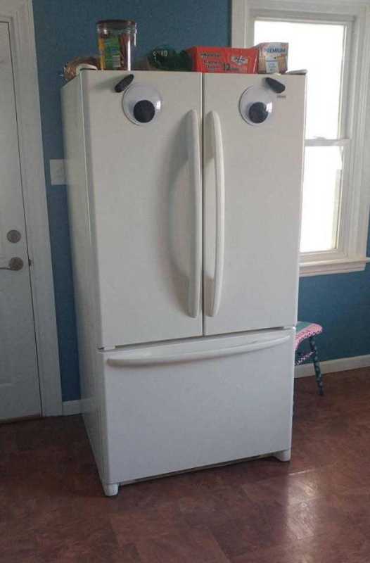 images/gallery/sightgags/HappyFridge.jpg