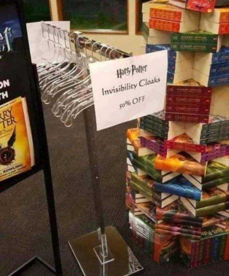 images/gallery/sightgags/HarryCloaks.jpg