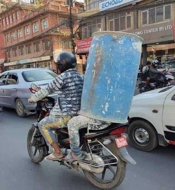 images/gallery/sightgags/HelmetLaw.jpg