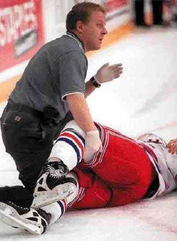 images/gallery/sightgags/HockeyBadFoot.jpg