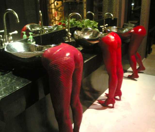 images/gallery/sightgags/HowToGetAManToWashHisHands.jpg