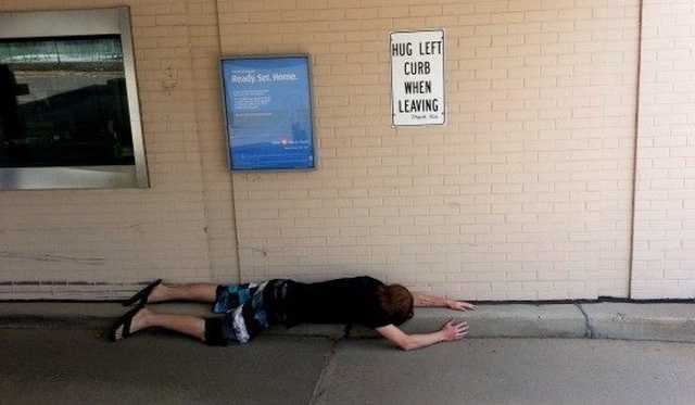 images/gallery/sightgags/HugCurb.jpg