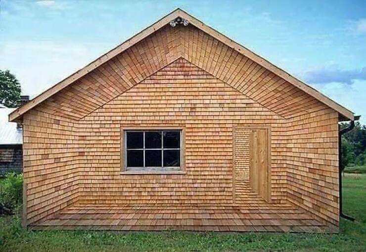 images/gallery/sightgags/InsideOutHouse.jpg