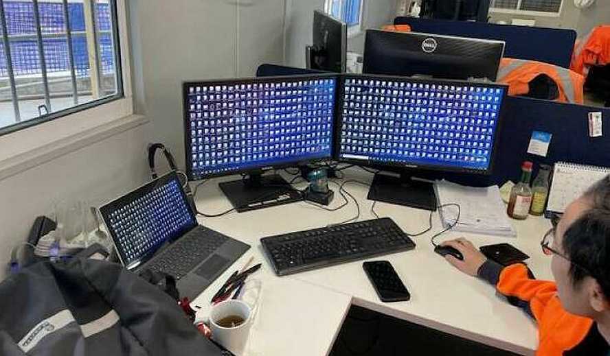 images/gallery/sightgags/ItsOnMyDesktop.jpg