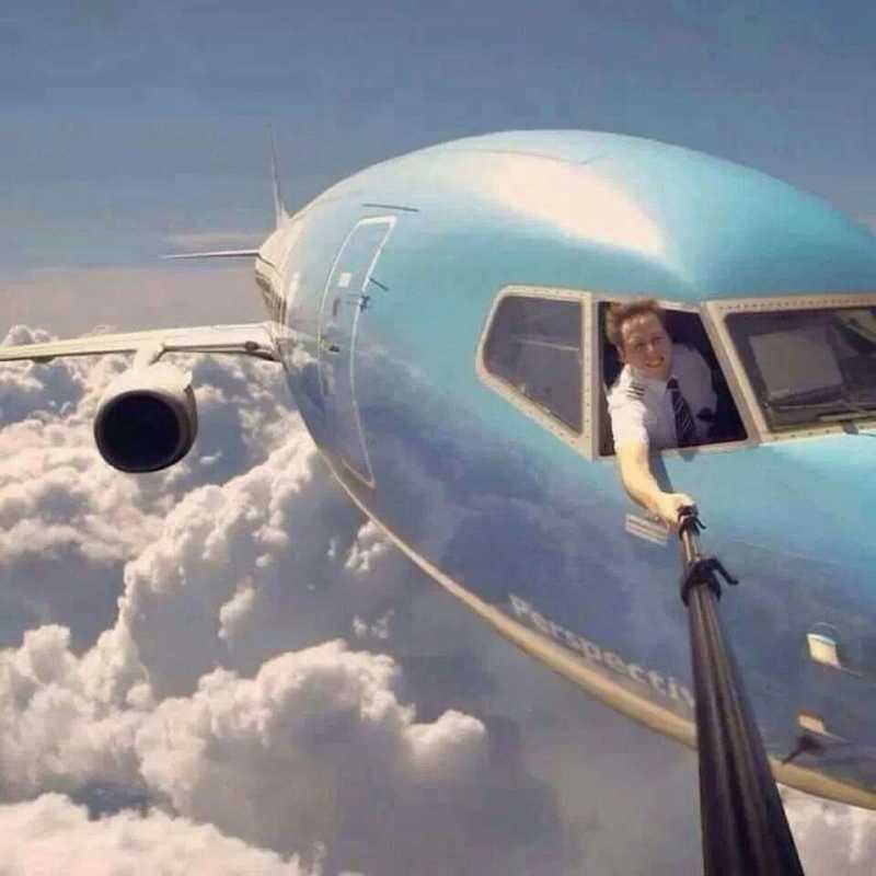 images/gallery/sightgags/JetSelfie.jpg