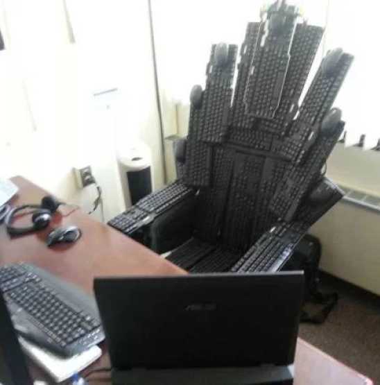 images/gallery/sightgags/KeyboardChair.jpg