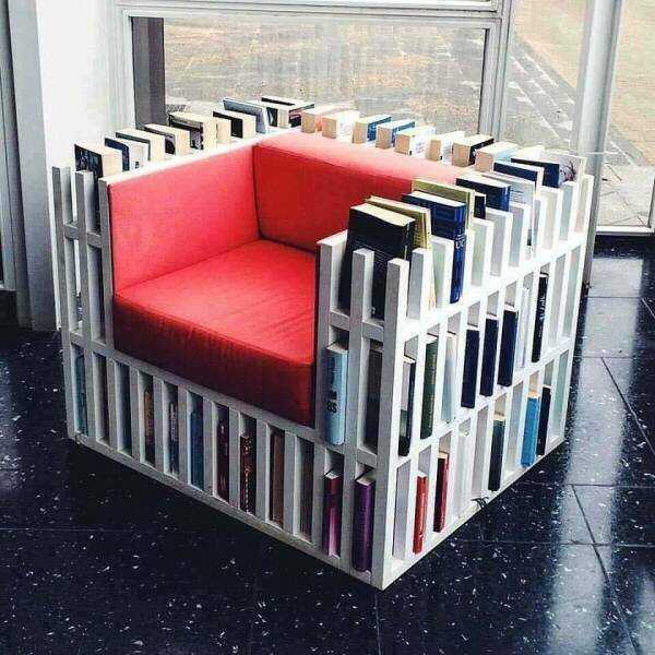 images/gallery/sightgags/LibraryChair.jpg