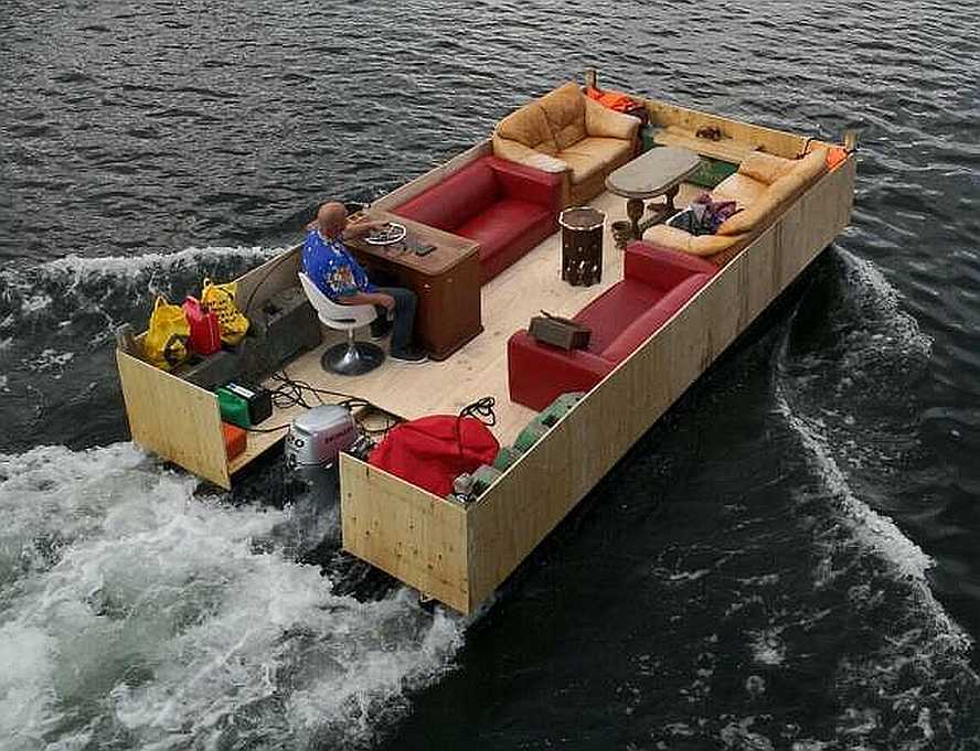 images/gallery/sightgags/LivingRoomBoat.jpg