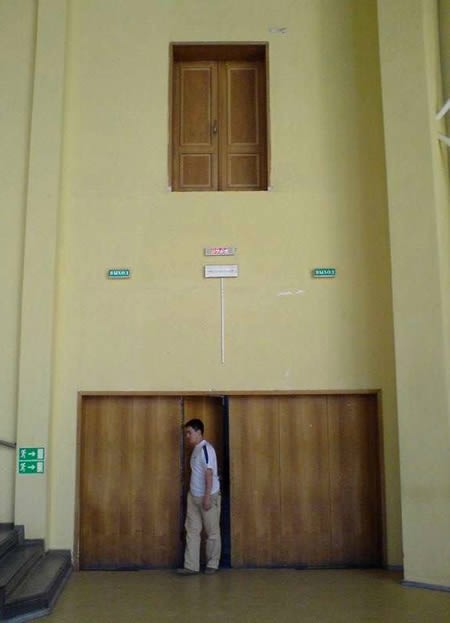 images/gallery/sightgags/LongFirstStep.jpg