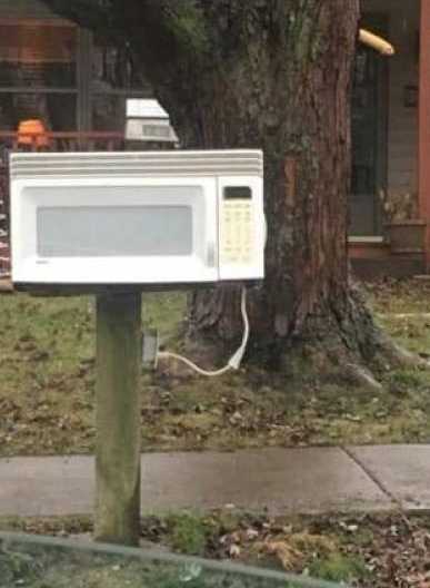 images/gallery/sightgags/MicrowaveMailbox2.jpg