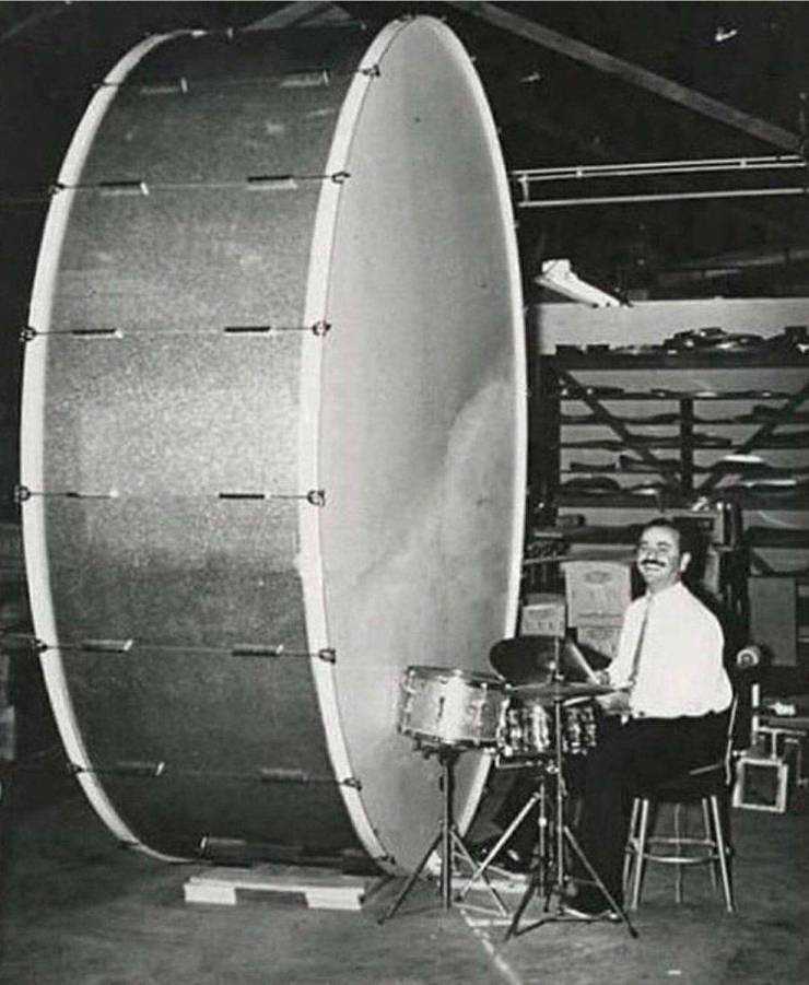 images/gallery/sightgags/MoreBassDrum.jpg