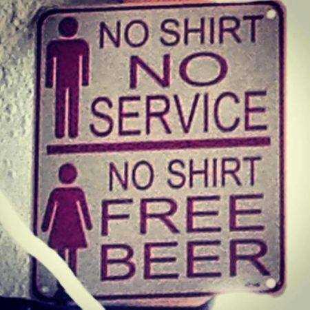 images/gallery/sightgags/NoShirtFreeBeer.jpg