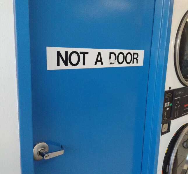 images/gallery/sightgags/NotADoor.jpg