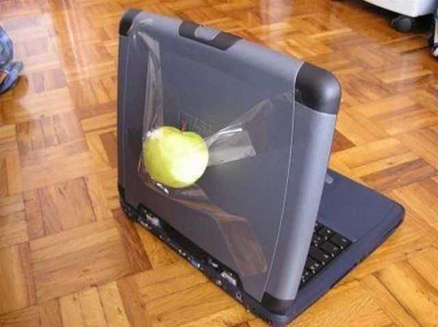 images/gallery/sightgags/NotAnAppleBut.jpg