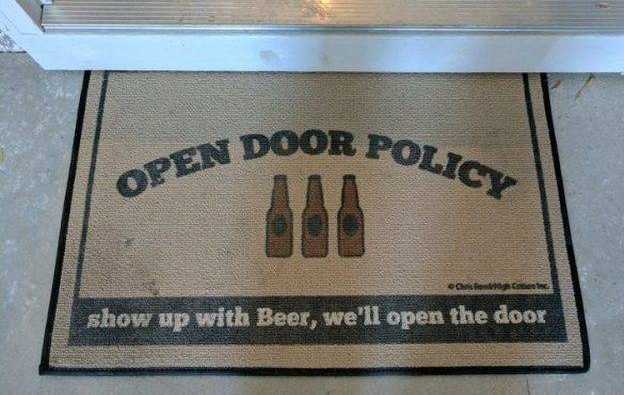 images/gallery/sightgags/OpenDoorPolicy.jpg
