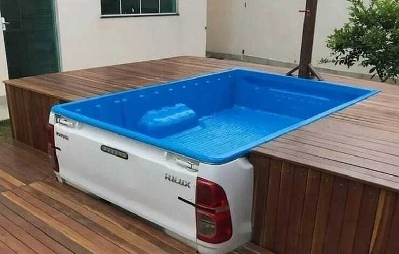 images/gallery/sightgags/PickupBedHotTub.jpg